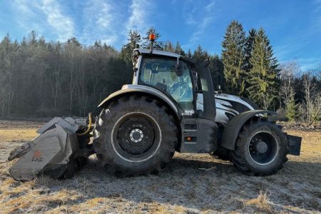 Kultivace pozemku povrchovou frézou
